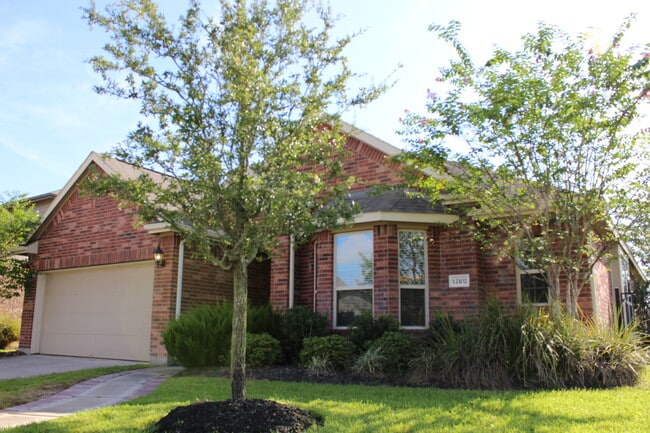 Building Photo - Coming Soon | 3 Bed, 2 Bath | 2,338 Sq Ft ... Rental