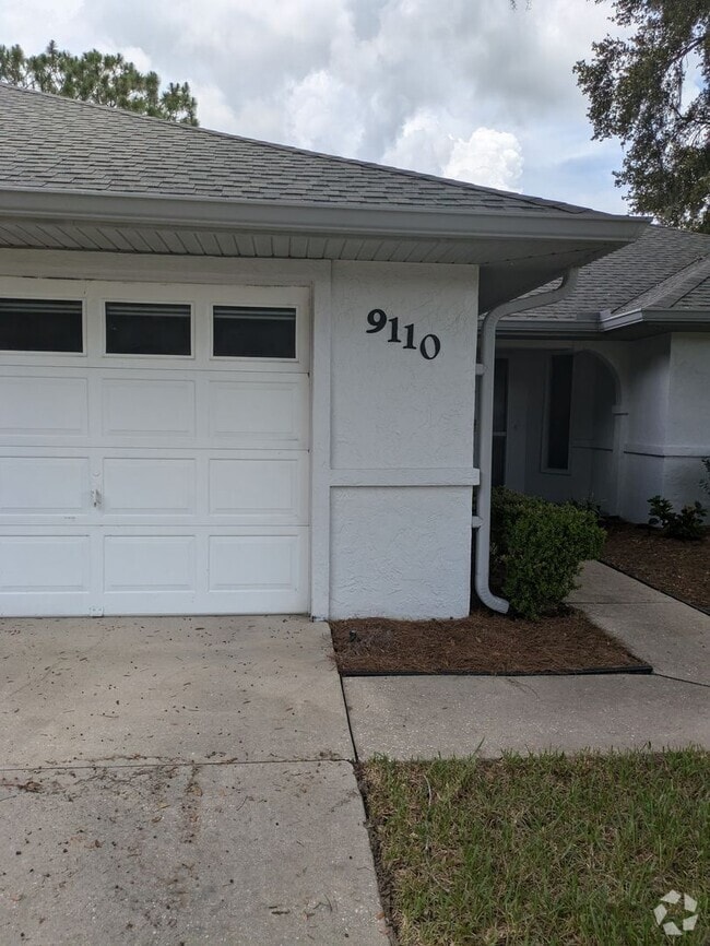 Building Photo - 2 Bedroom 2 Bath Maintenance Free Villa in... Rental