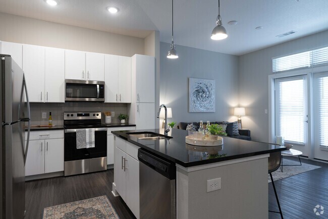 1BR, 1BA - 790SF