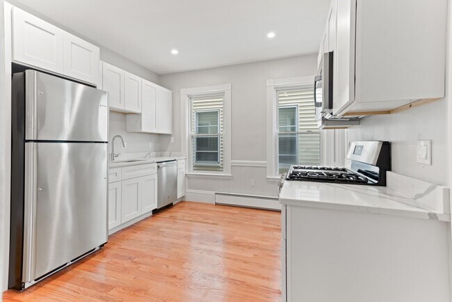 Building Photo - 11 Harbor View St Unit 1 Rental