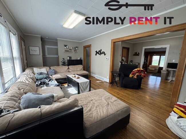 Large 3 Bedroom | On Campus | Free parking | Signing Bonus!