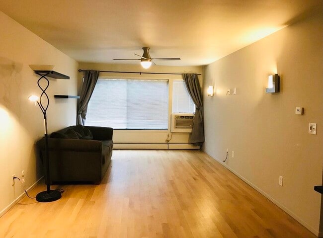 Building Photo - 1531 Packard St Unit 4