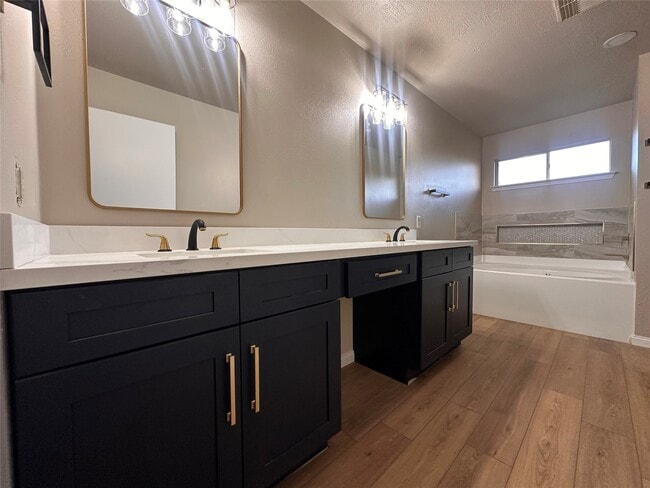 Photo - 2203 Long Rock Dr