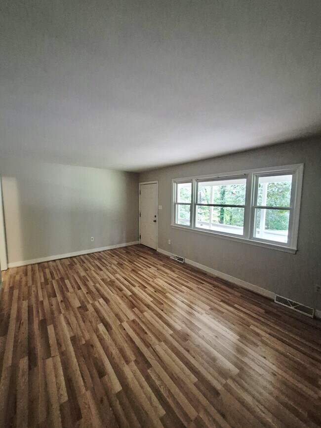 Photo - 3041 Clintwood Rd