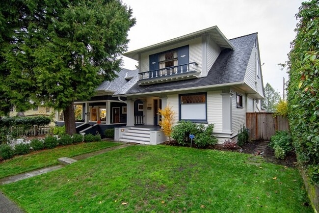 Photo - 1250 16th Ave E