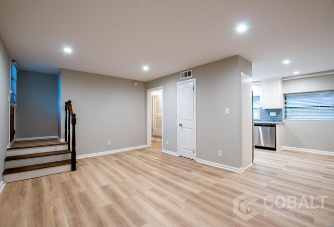 Photo - 886 St Charles Ave NE Unit 8