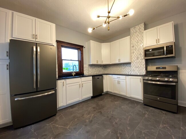 All new professionally designed kitchen featuring natural marble backsplash, quartz countertops - 1346 Edwards Ave