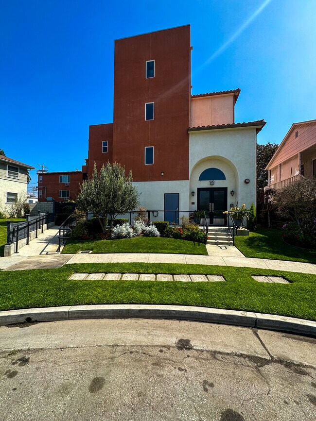 Photo - 8732 Reading Ave Unidad A