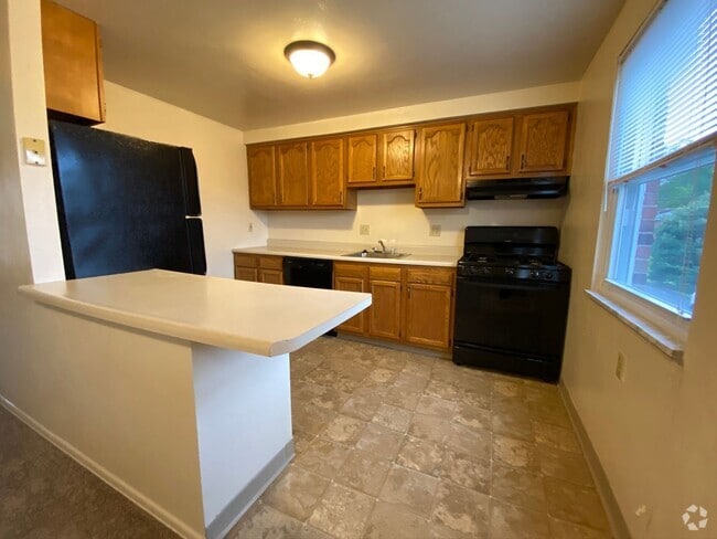 Building Photo - 2BR Townhome at Regency Place! Spacious Ro...