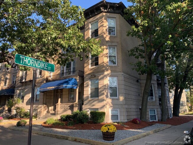 Building Photo - 1128 Commonwealth Ave Unit 2 Rental