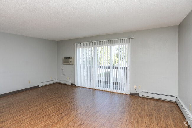 2BR, 1BA - 700SF