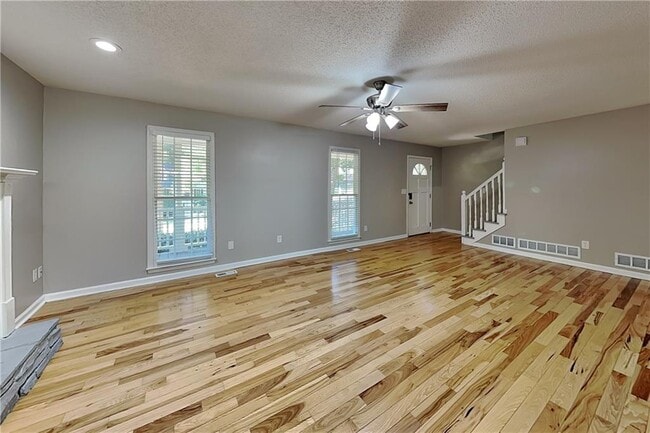 Photo - 339 Abbington Ln