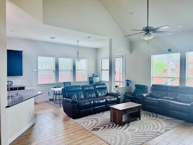 Photo - 3925 Gildas Path