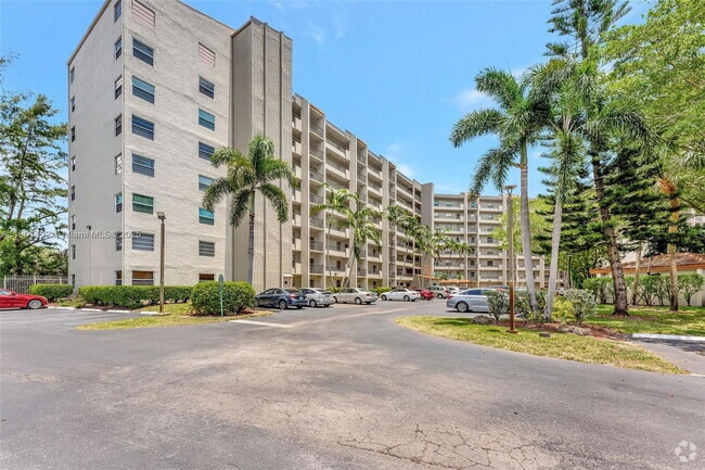 Building Photo - 3940 Inverrary Blvd Unit 408A Rental