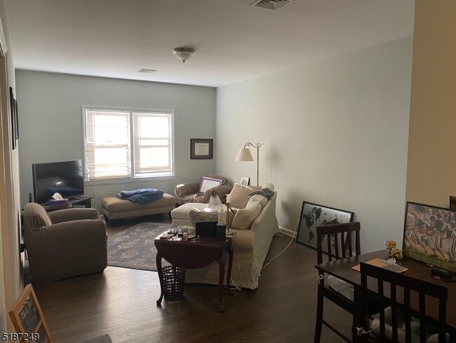 Photo - 1280 Springfield Ave Unidad 1