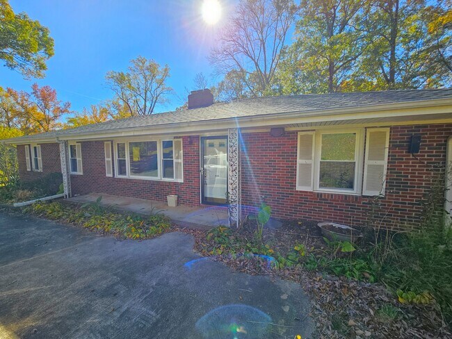 Photo - 609 Memorial Dr Ext