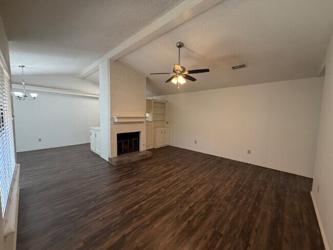 Photo - Beautiful Townhouse off Frankford!
