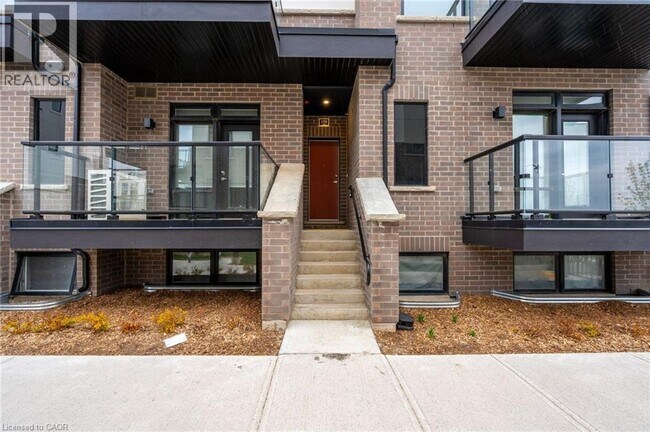 Photo - 1585 Rose Way