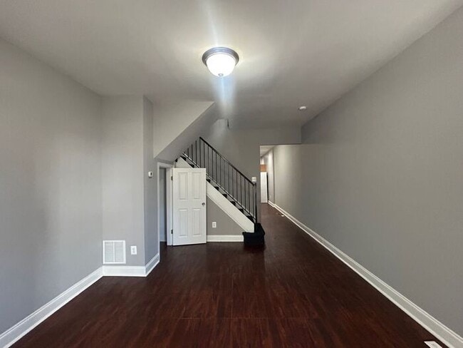 Building Photo - 2 Bedrooms PLUS DEN Rental