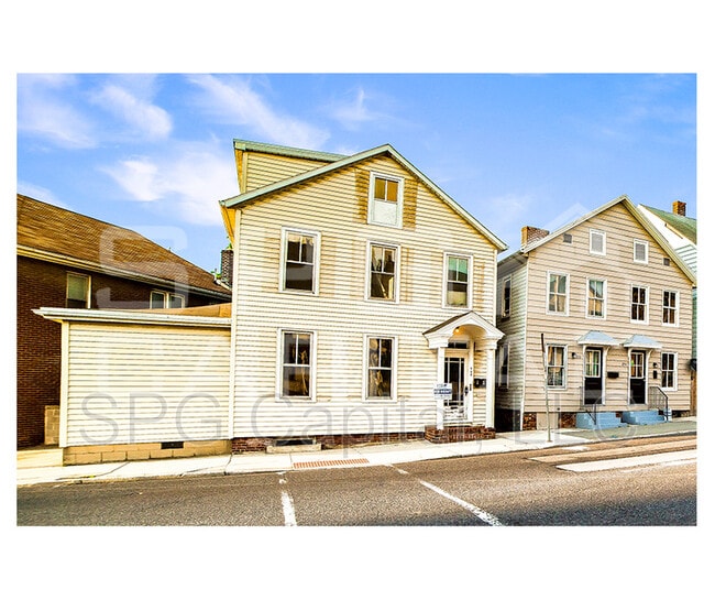 Building Photo - 255 Chambersburg St Rental
