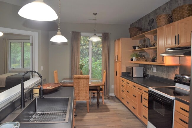 Photo - 250 Paddock Dr