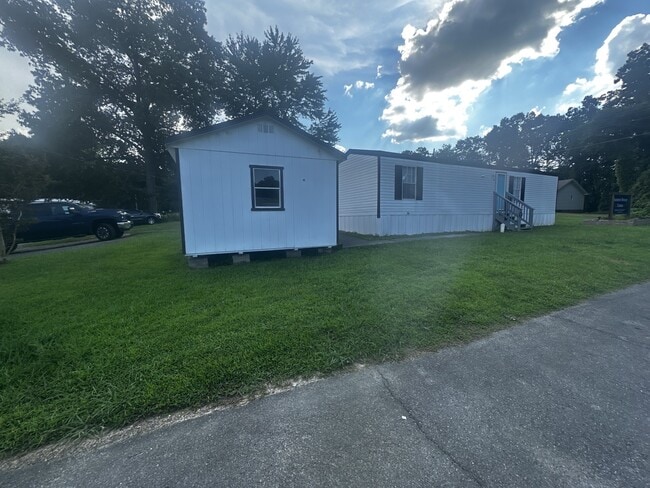 Photo - 377 Lyles Rd SE