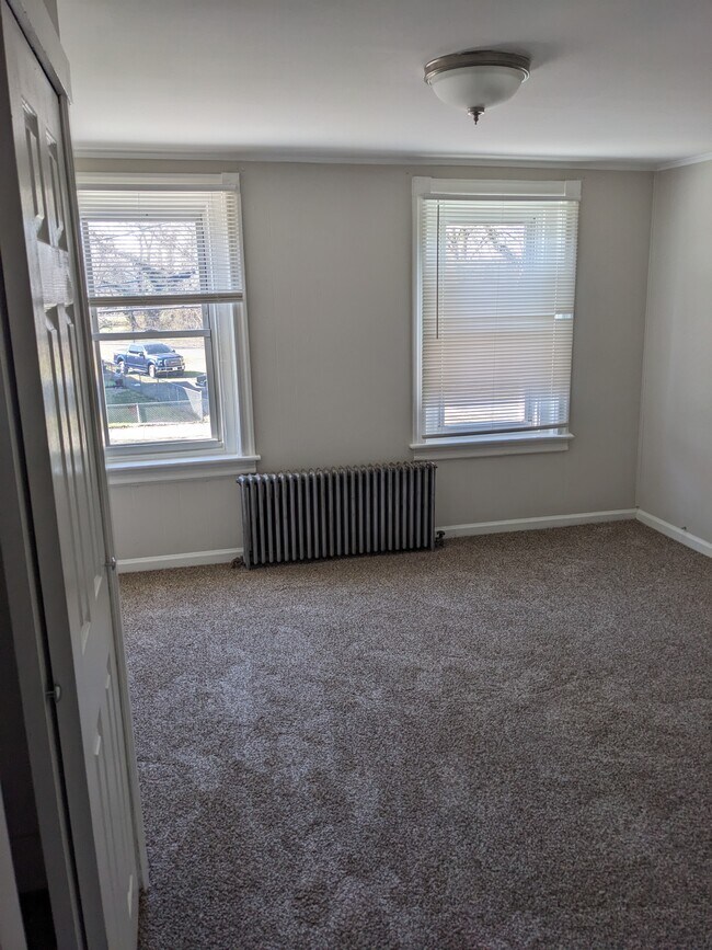 Living Room - 519 Jefferson Ave Apartments Unit Second Floor