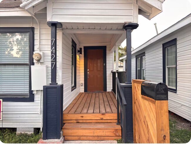 Building Photo - 7427 Avenue H Unit 1