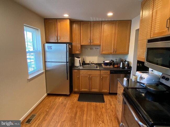 Building Photo - 7432 Pohick Rd