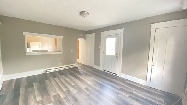 Photo - 10 minute walk to UC!!