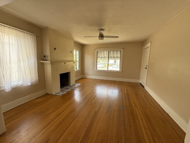 Photo - 1246 S Sycamore Ave Unit Sycamore