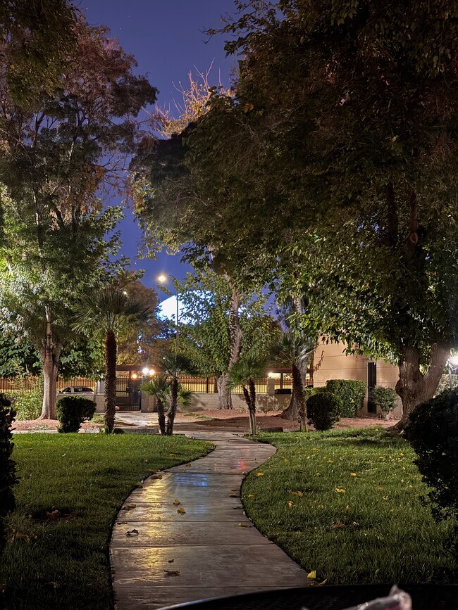 350 E Desert Inn Rd Unit F-202