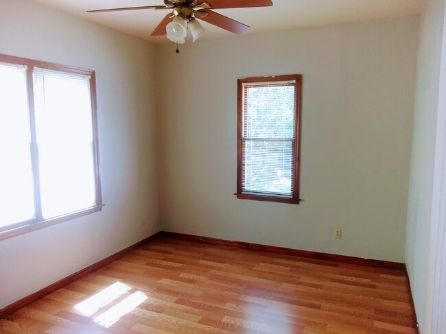 Photo - 1006 McMahan Ave