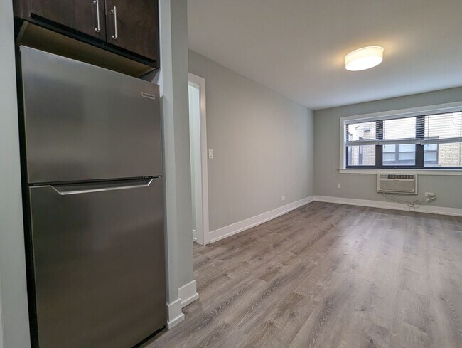 445 W Barry Ave Unit 218