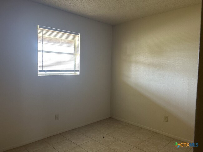 Photo - 903 N Main St Unidad A