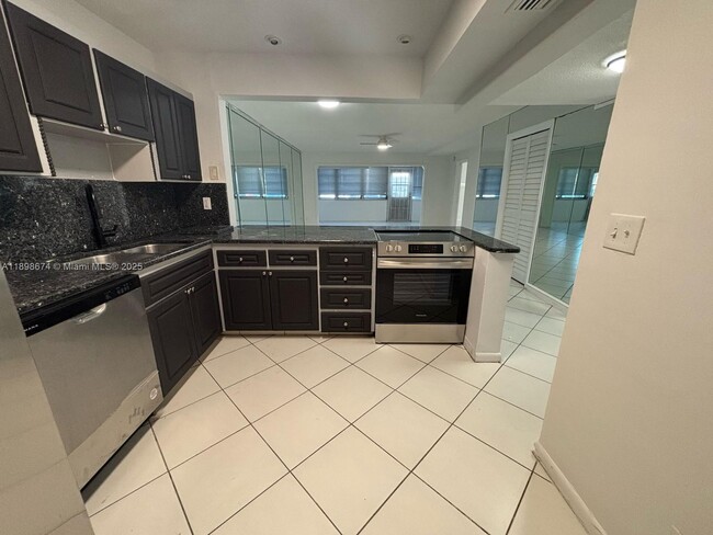 Photo - 215 SE 3rd Ave Unidad 107A