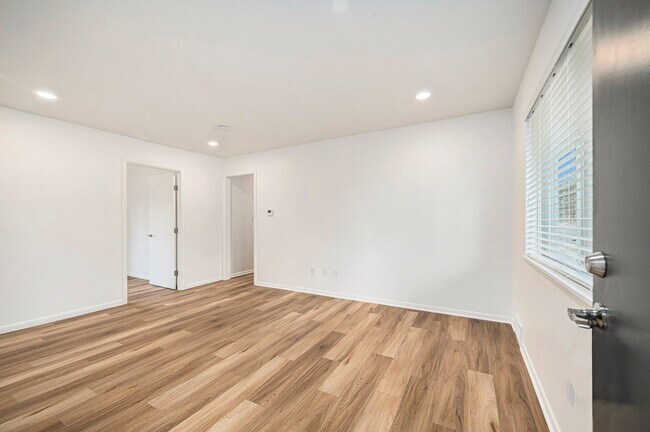 Photo - Royal Court Apartments