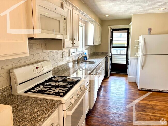 Building Photo - 32 Irvington Rd Rental