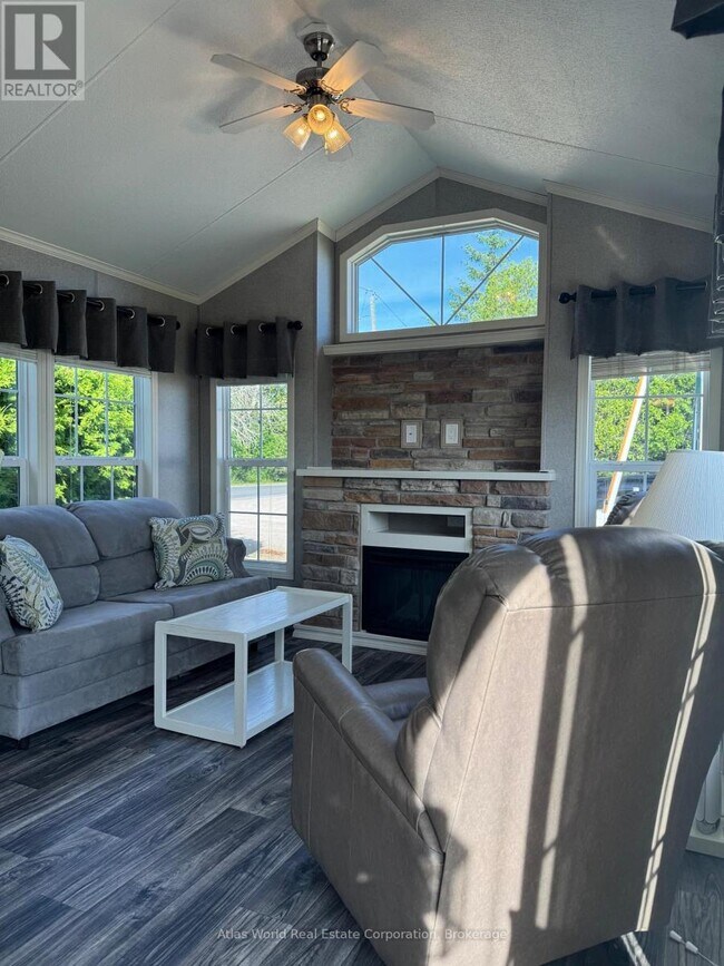 Photo - 9 Tamarac Rd