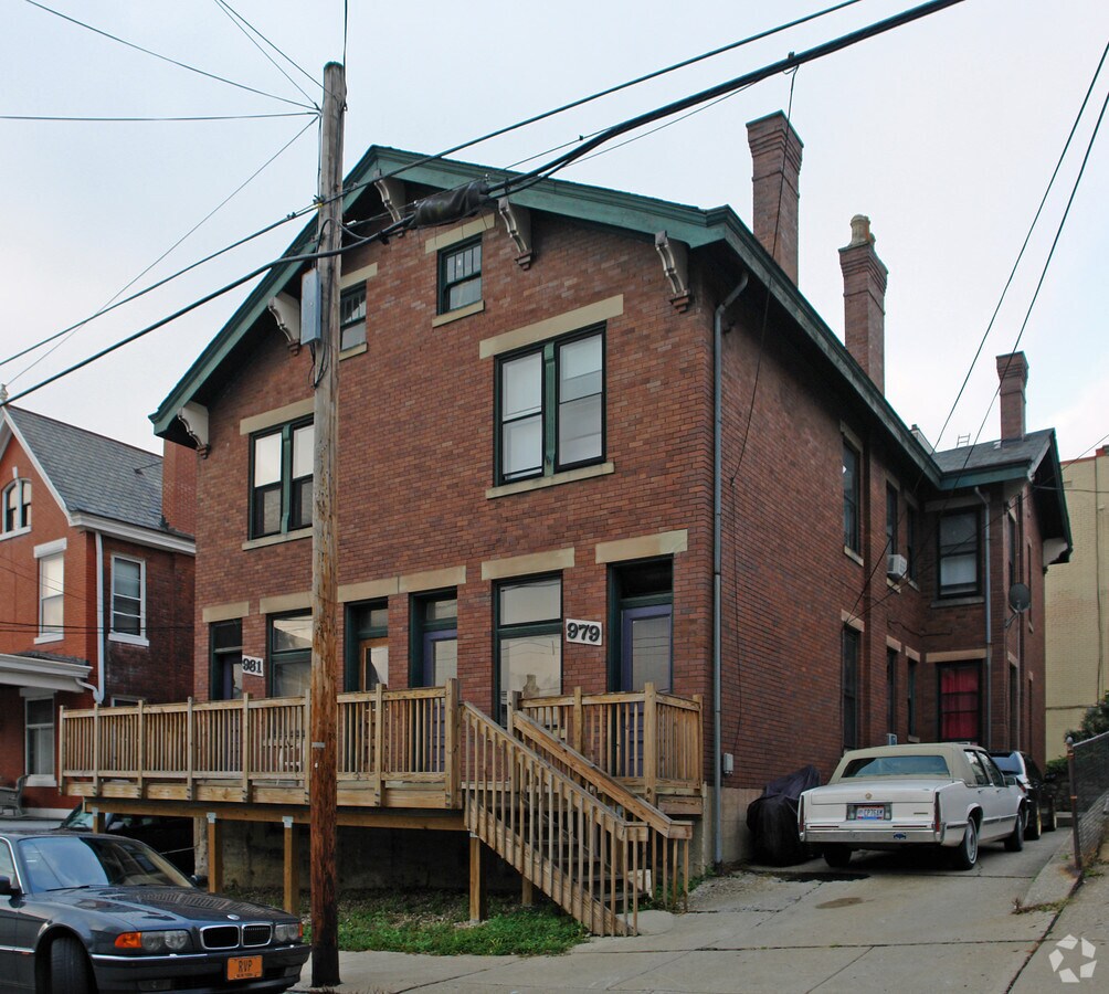 Photo - 979-981 Hatch St Apartments