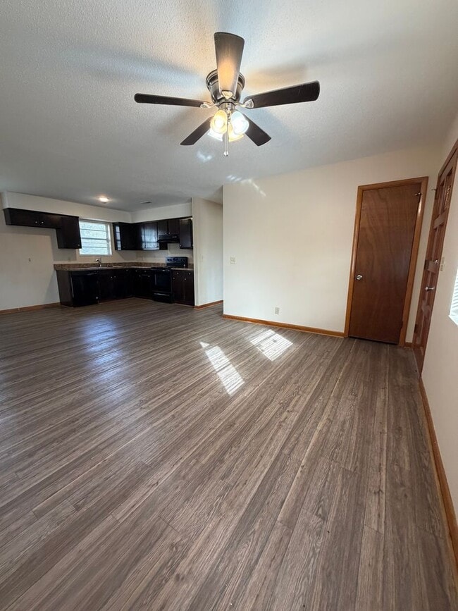 Photo - 189 Warden Dr