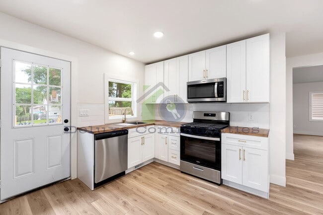 Photo - STUNNING 2 BEDROOM ON LAKE FRONT!!! Completely Remodeled!!