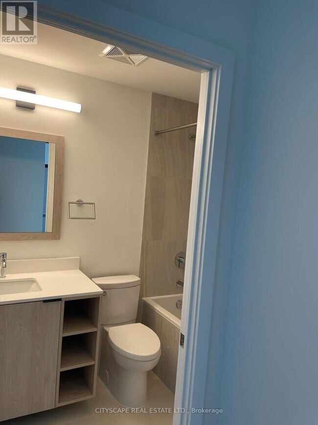 Photo - 1007 The Queensway Unité 1005