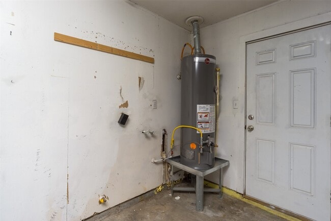 Photo - 2119 Williamsburg Ct S