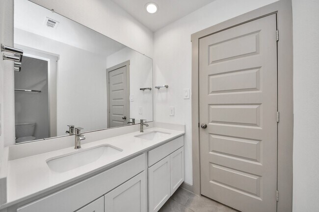 Photo - 1118 Hyde Lk Ln