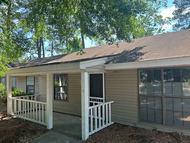 Building Photo - 528 Wessinger St