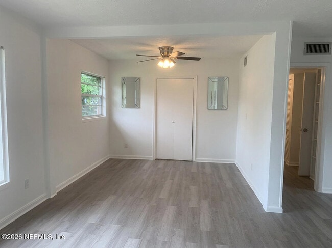 Photo - 7042 Camelot Rd