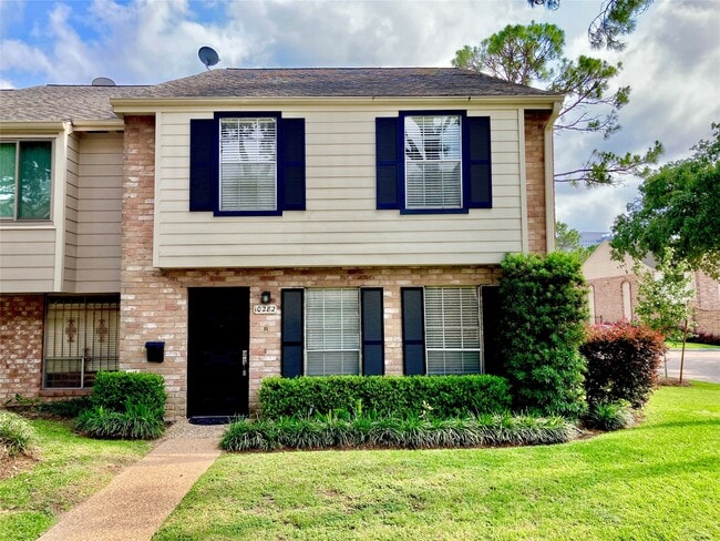 Building Photo - 10282 Briar Forest Dr