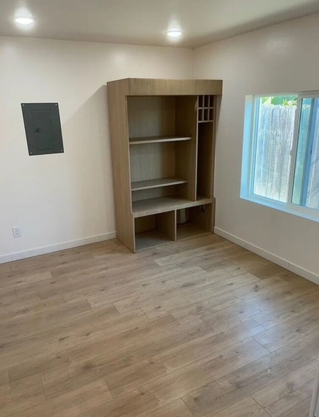 Photo - Modern 4 bed home Centrally located