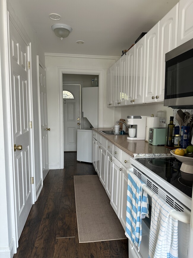 Building Photo - 193 Woodbine Ave Unit C Rental